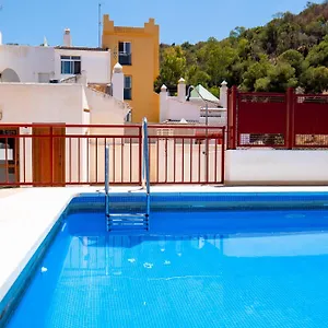 estudio-agua-gibralfaro-con-piscina.hotelsinnerja.org/